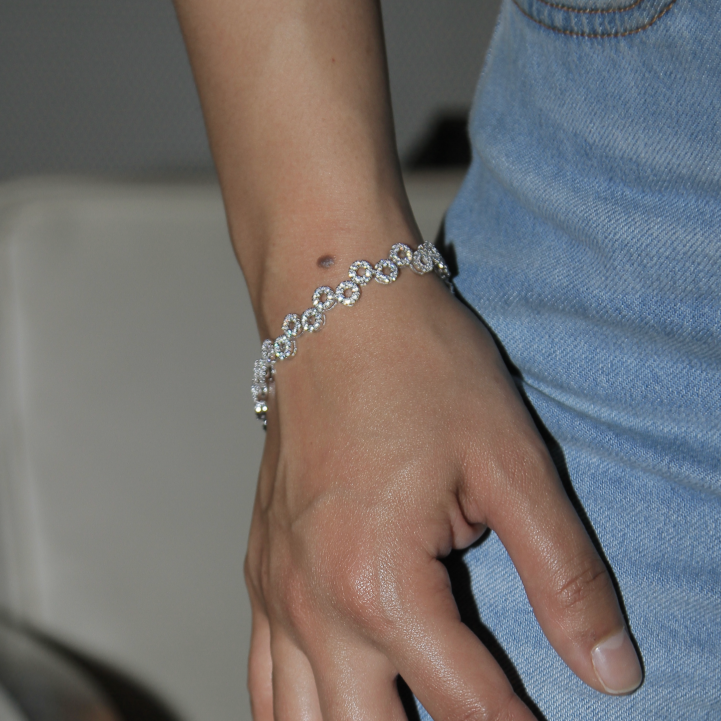 Bracelet fantaisie en argent 7" avec zircones cubiques